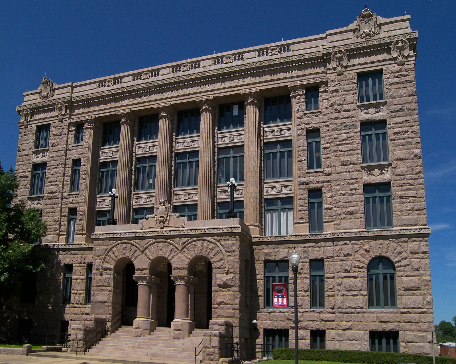 Lamar County Courthouse exterior in Paris, Texas
